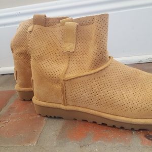 Ugg Classic ULD Mini Perf size 6 NEW wo tags